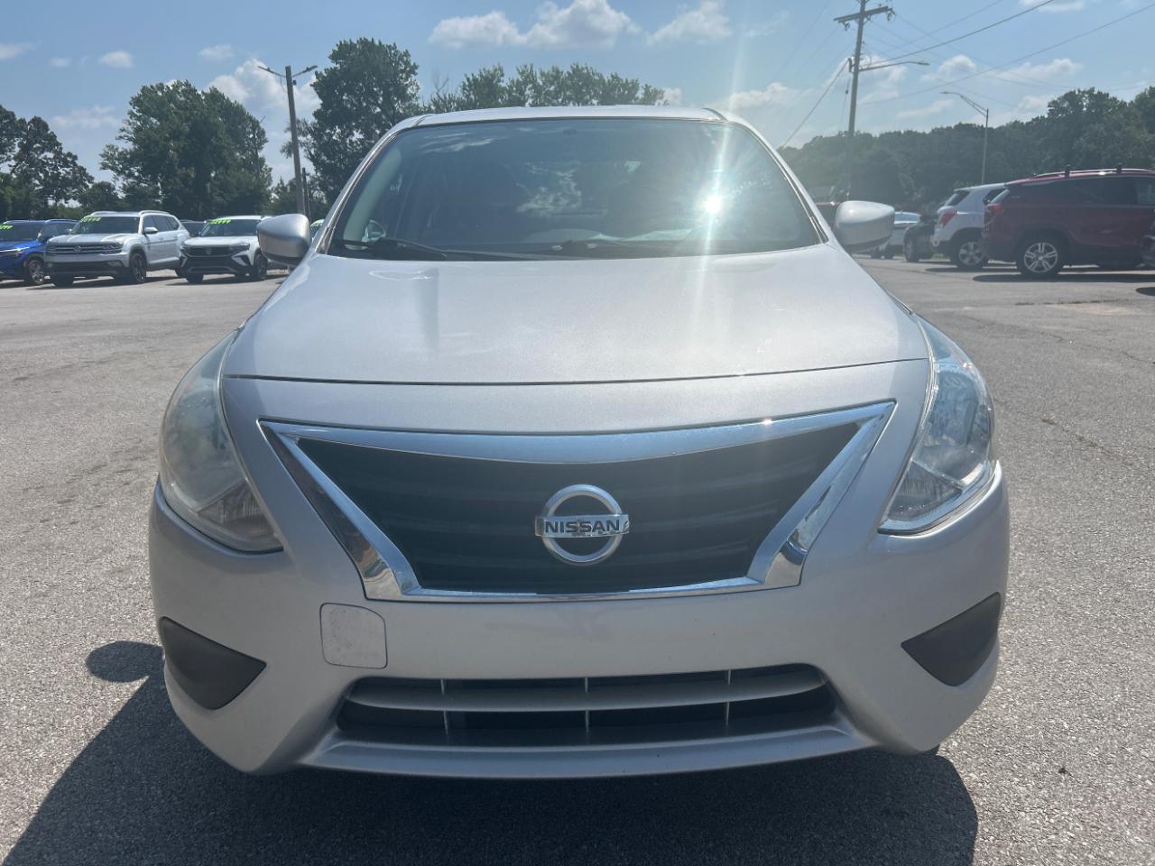 Nissan Versa Sedan SV CVT 2019