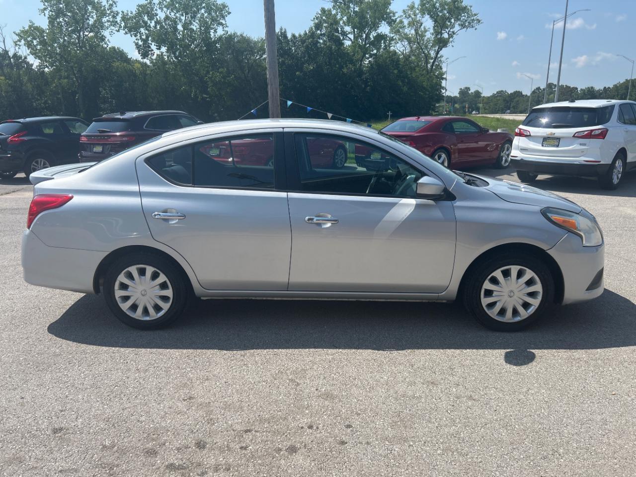 Nissan Versa Sedan SV CVT 2019