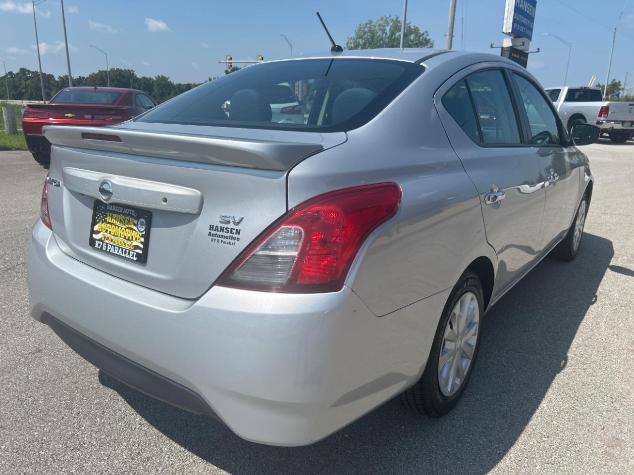 Nissan Versa Sedan SV CVT 2019