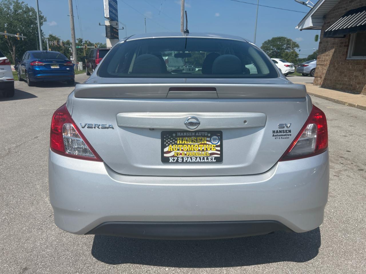 Nissan Versa Sedan SV CVT 2019