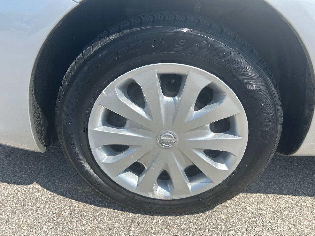 Nissan Versa Sedan SV CVT 2019