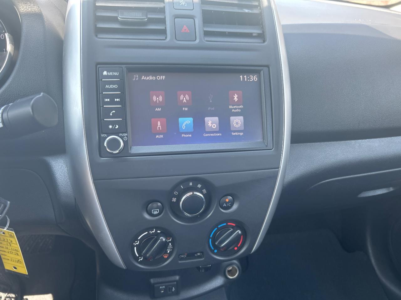 Nissan Versa Sedan SV CVT 2019