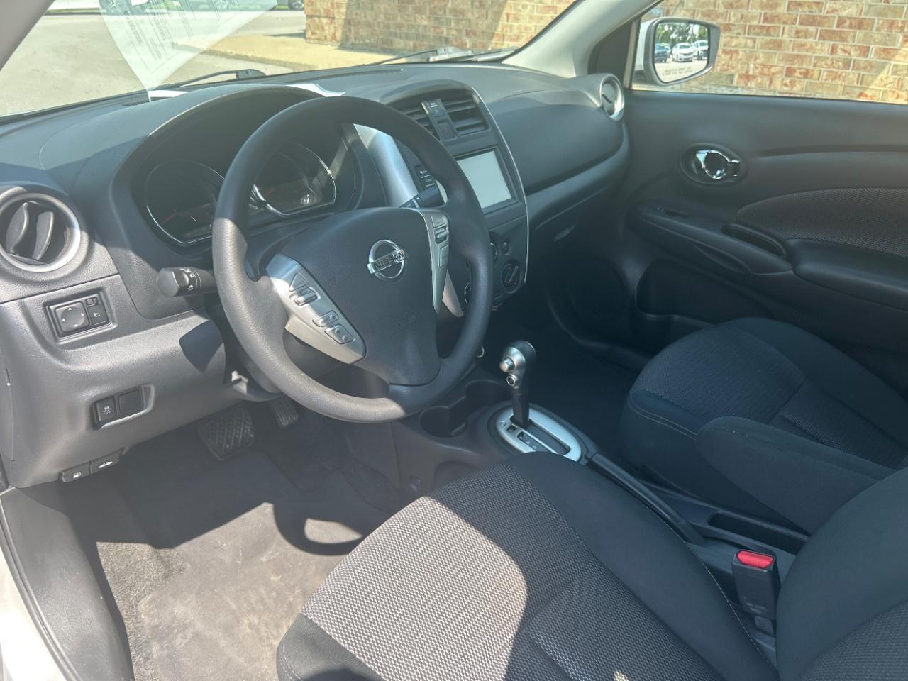 Nissan Versa Sedan SV CVT 2019