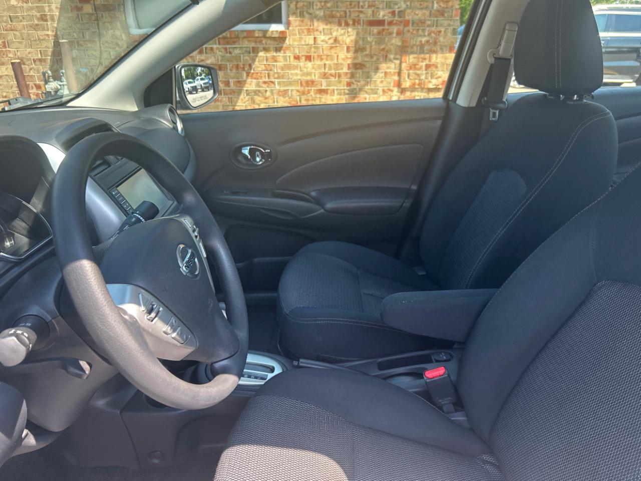 Nissan Versa Sedan SV CVT 2019