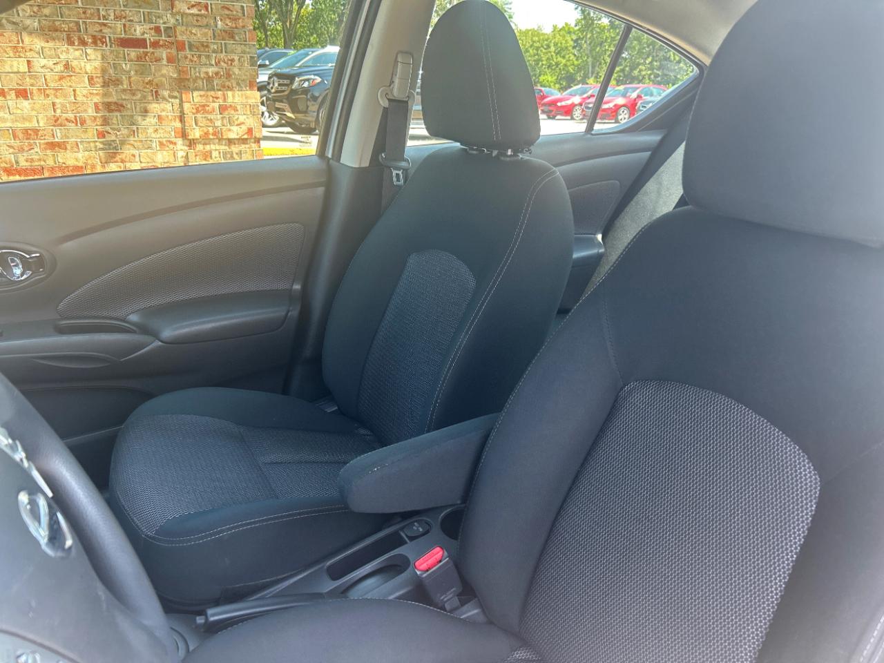 Nissan Versa Sedan SV CVT 2019