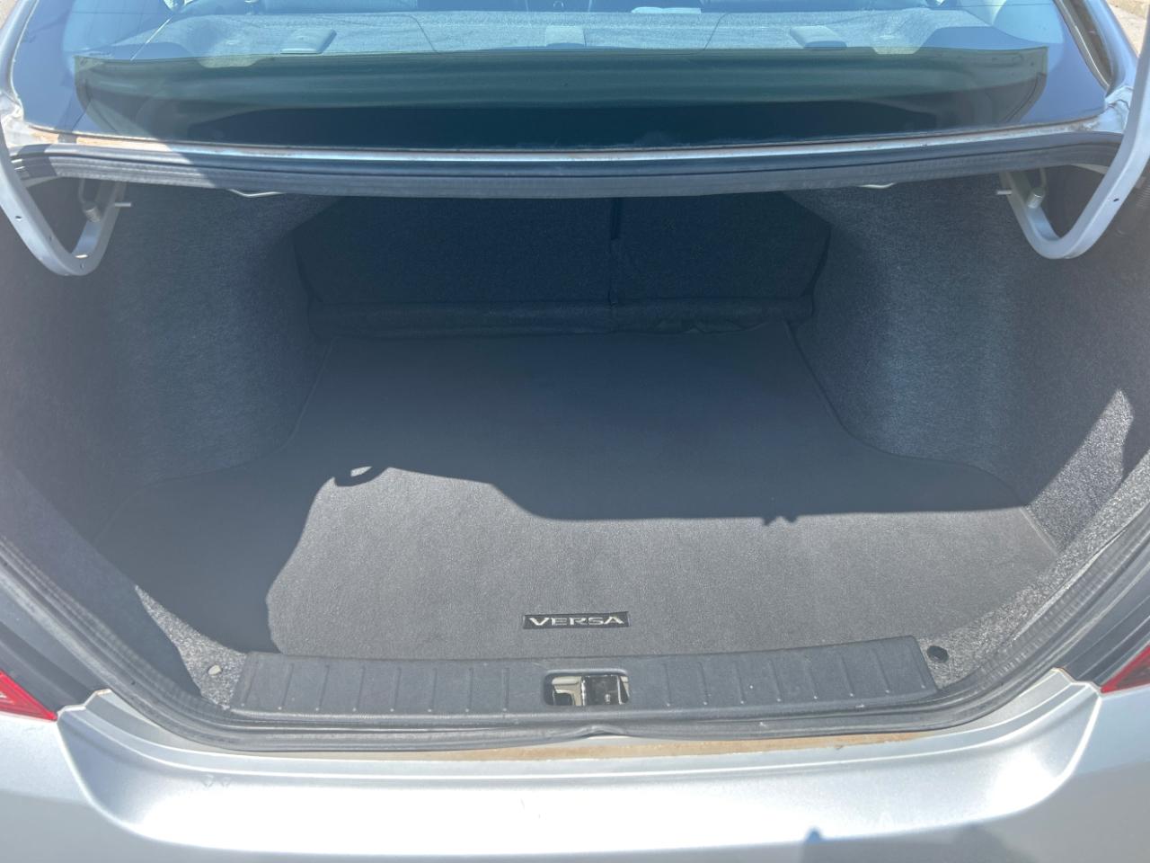 Nissan Versa Sedan SV CVT 2019