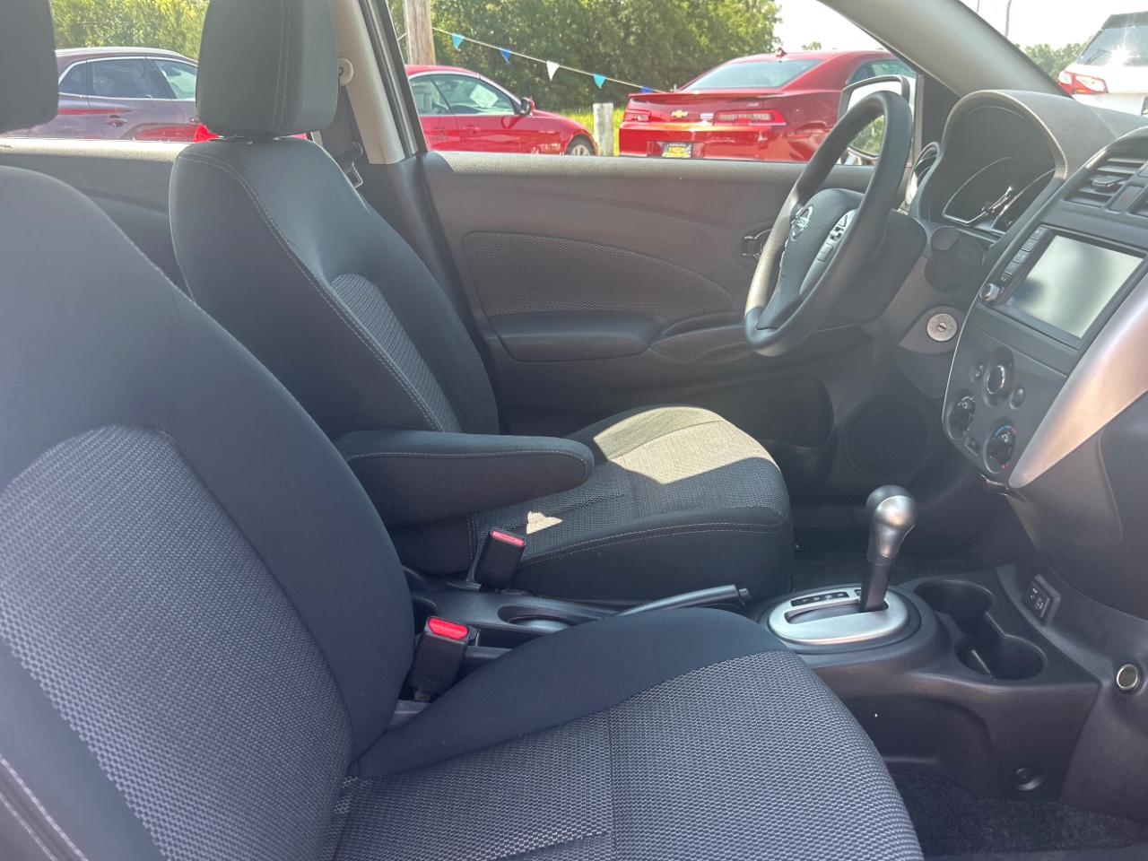 Nissan Versa Sedan SV CVT 2019