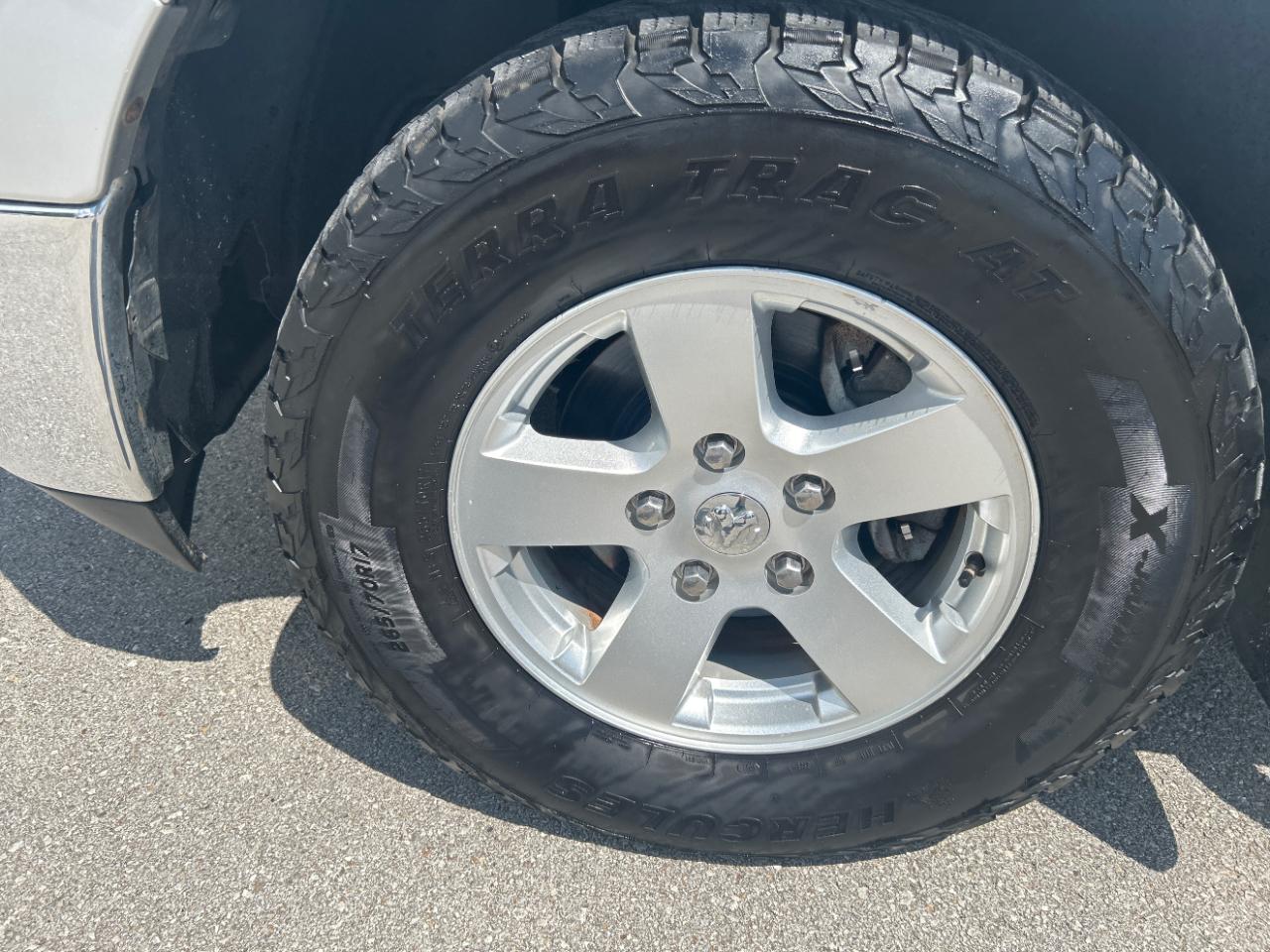 Dodge 1500 4WD Quad Cab 140.5" Big Horn 2011