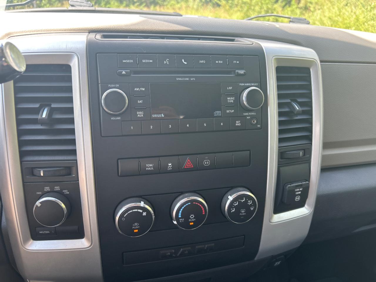 Dodge 1500 4WD Quad Cab 140.5" Big Horn 2011