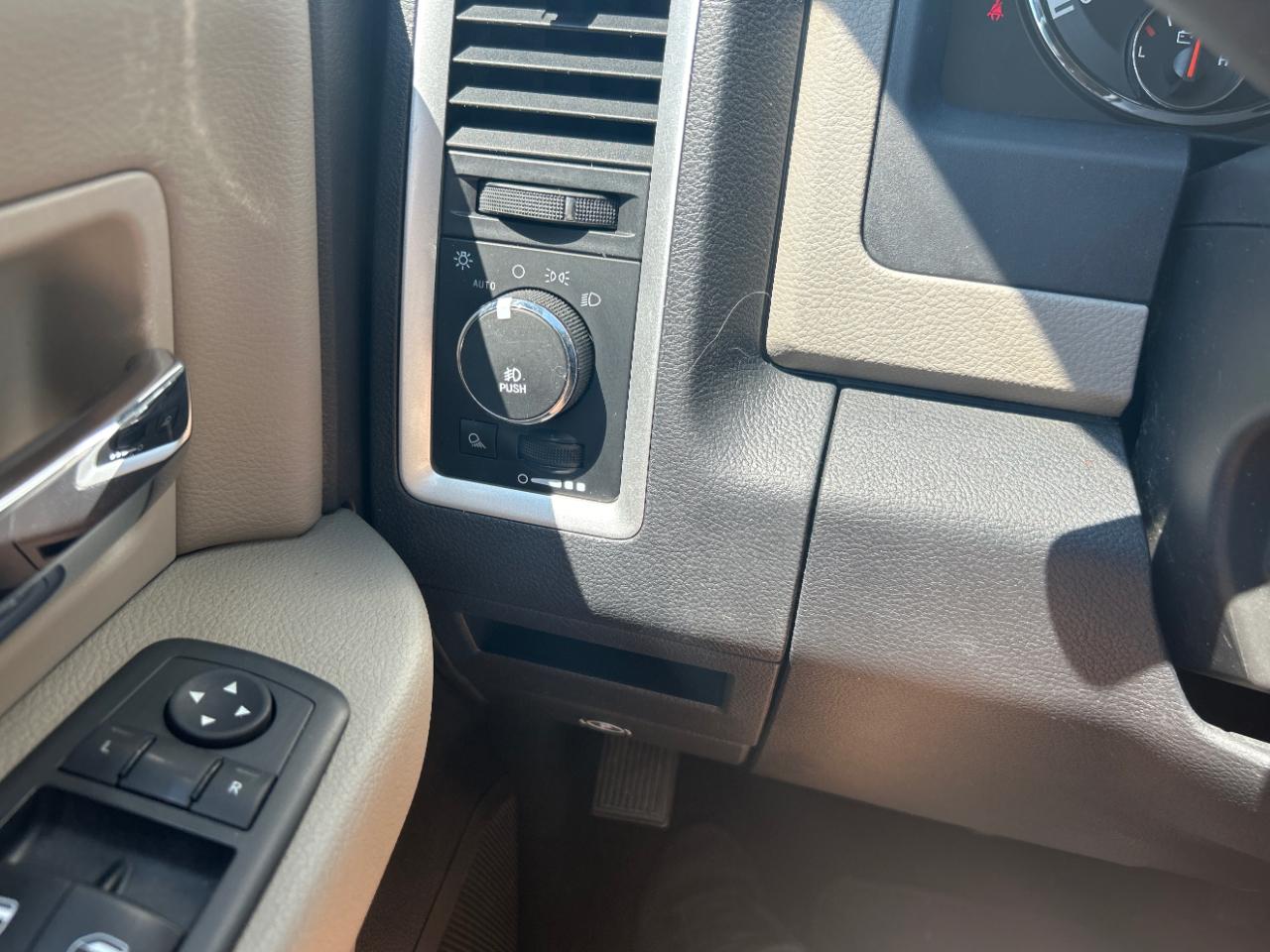 Dodge 1500 4WD Quad Cab 140.5" Big Horn 2011