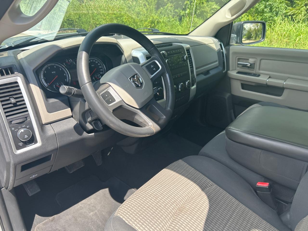 Dodge 1500 4WD Quad Cab 140.5" Big Horn 2011