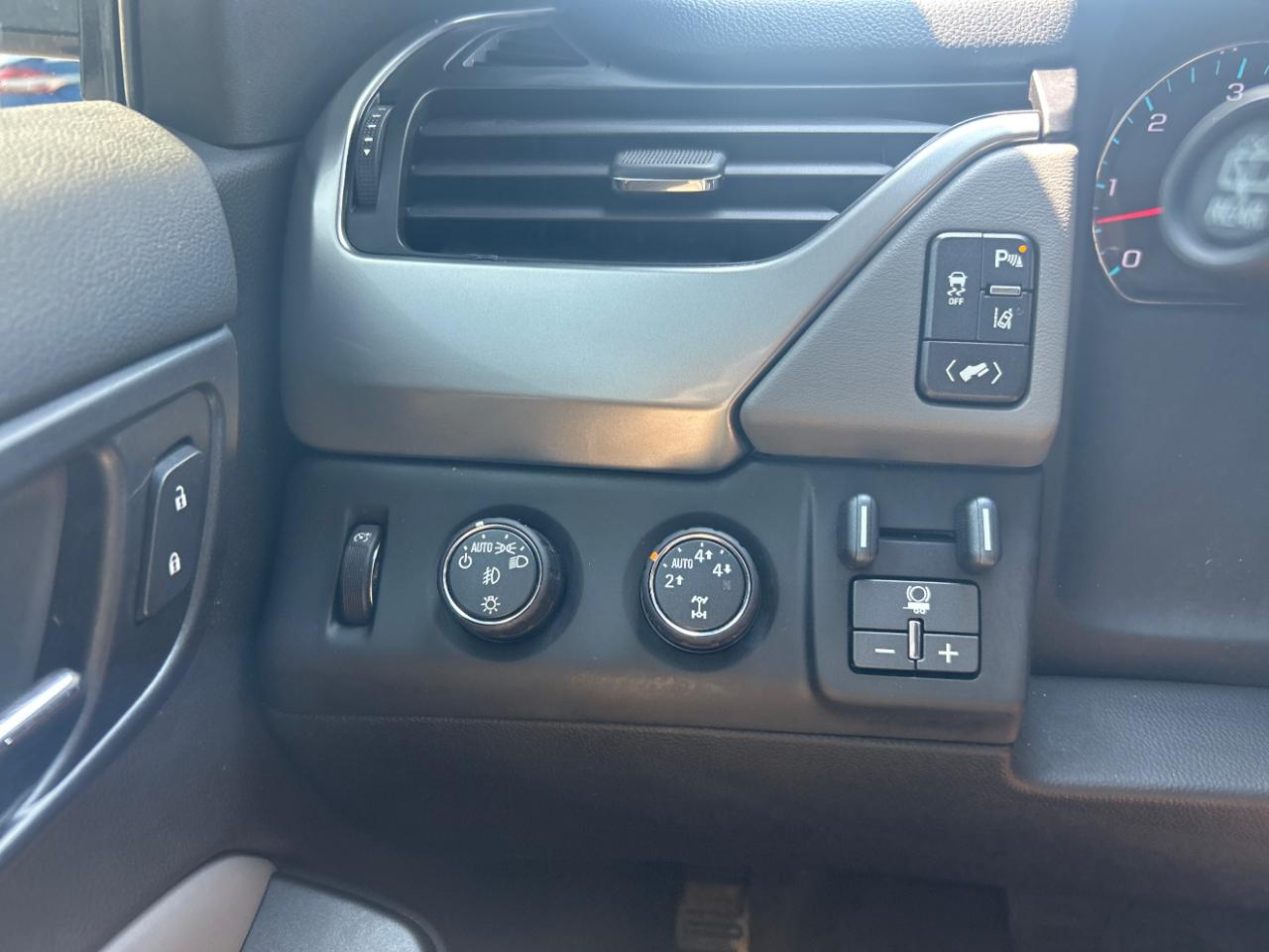 Chevrolet Tahoe 4WD 4dr LT 2015