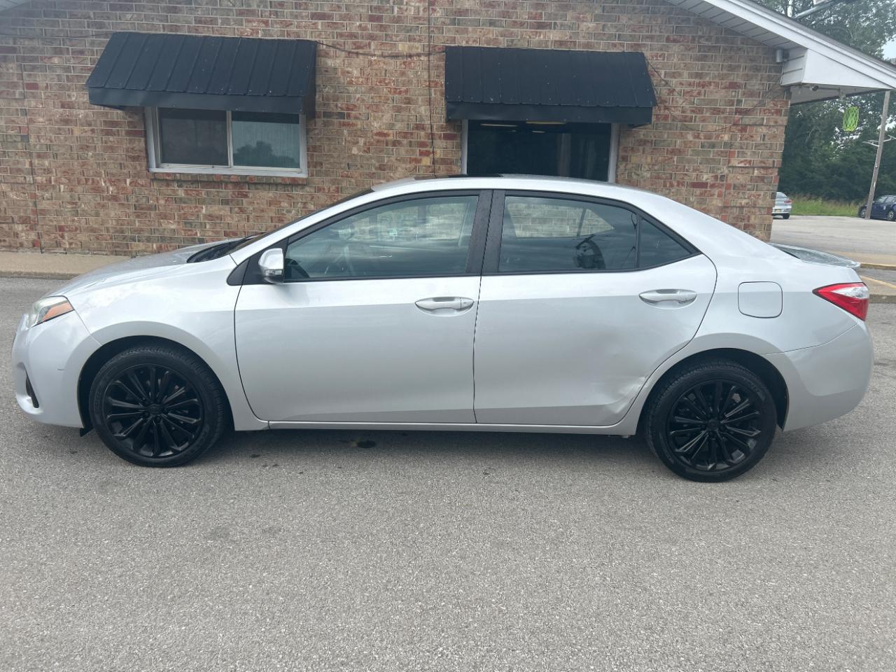 Toyota Corolla 4dr Sedan Auto 2014