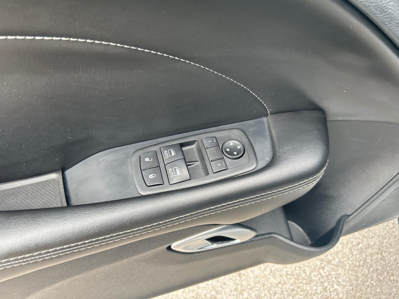 Dodge Challenger SXT RWD 2019