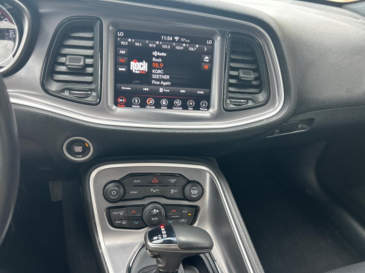 Dodge Challenger SXT RWD 2019