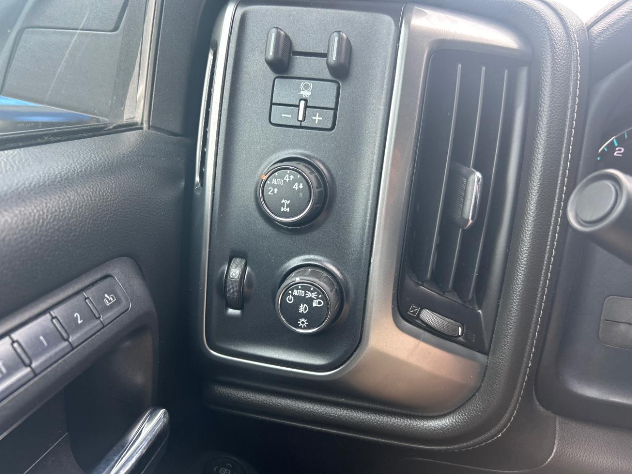 Chevrolet Silverado 1500 4WD Crew Cab 143.5" LTZ w/1LZ 2015