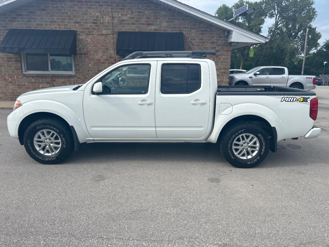 Nissan Frontier 4WD Crew Cab SWB Auto PRO-4X 2016