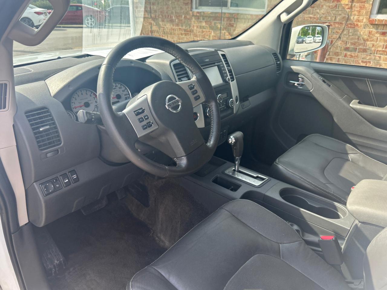 Nissan Frontier 4WD Crew Cab SWB Auto PRO-4X 2016