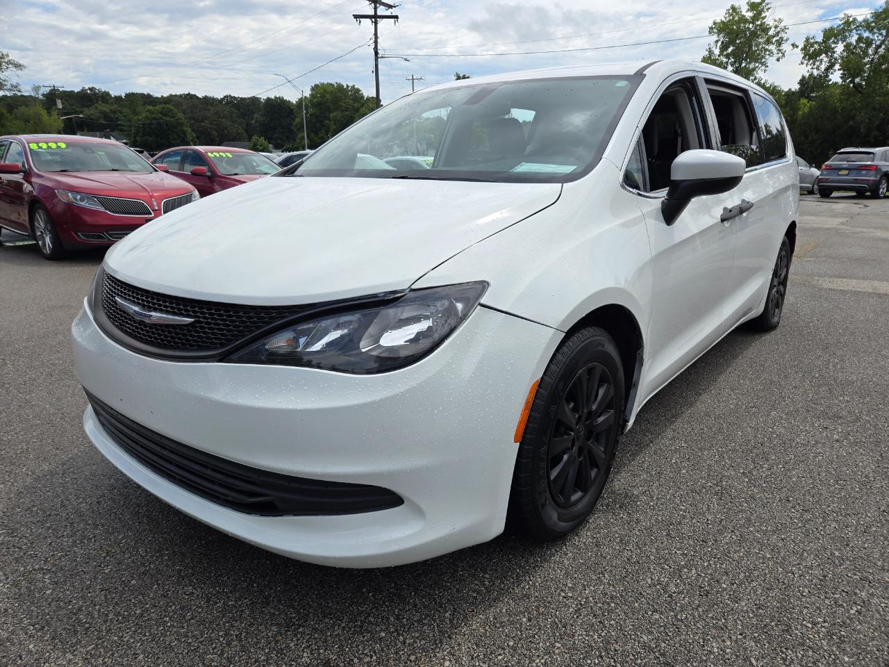 2020 Chrysler Voyager L FWD