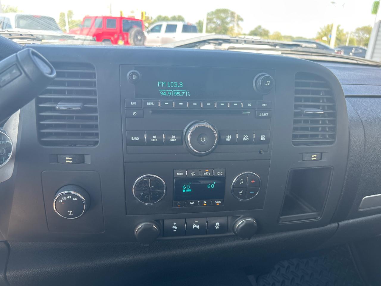 Chevrolet Silverado 1500 4WD Crew Cab 143.5" LT 2012