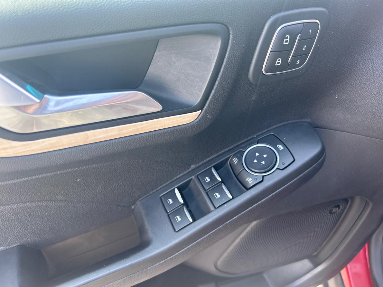 Ford Escape Titanium Hybrid FWD 2021