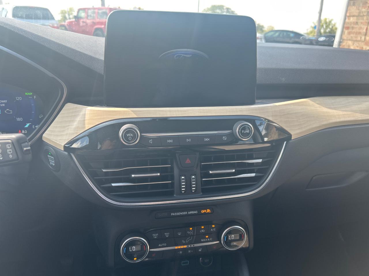 Ford Escape Titanium Hybrid FWD 2021