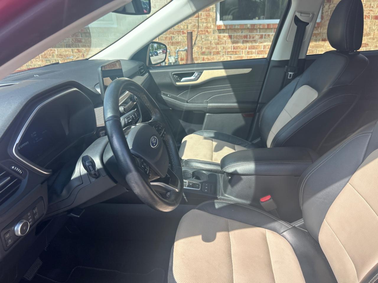 Ford Escape Titanium Hybrid FWD 2021
