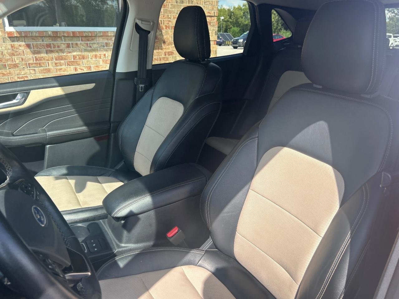 Ford Escape Titanium Hybrid FWD 2021