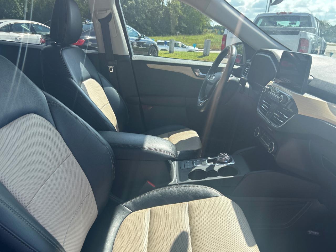 Ford Escape Titanium Hybrid FWD 2021
