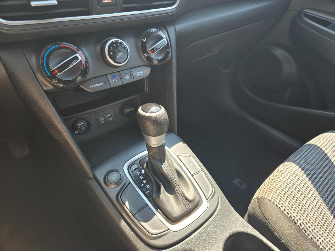 Hyundai Kona SE Auto FWD 2021