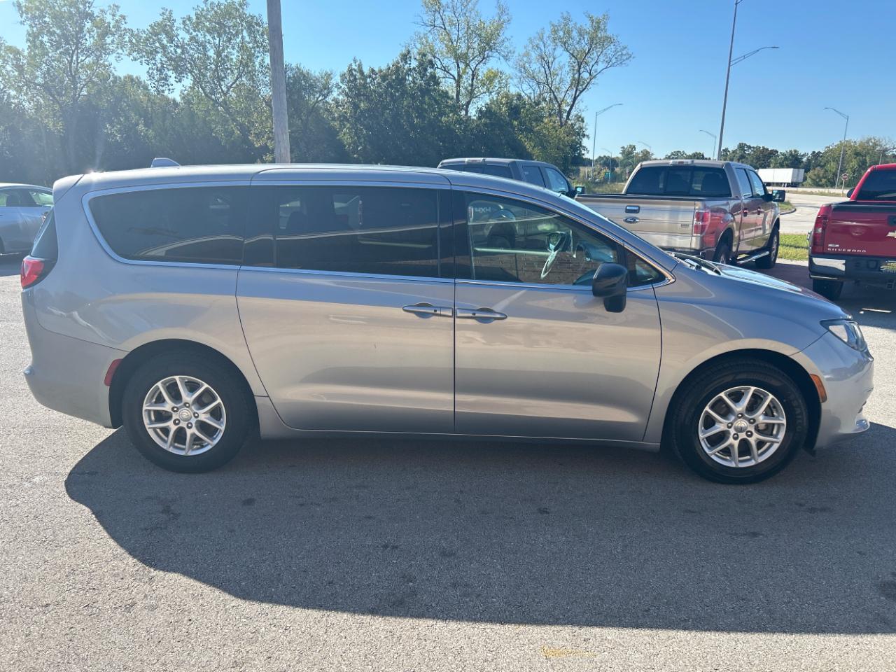 Chrysler Pacifica Touring FWD 2017