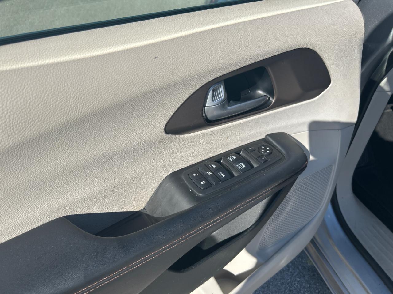 Chrysler Pacifica Touring FWD 2017