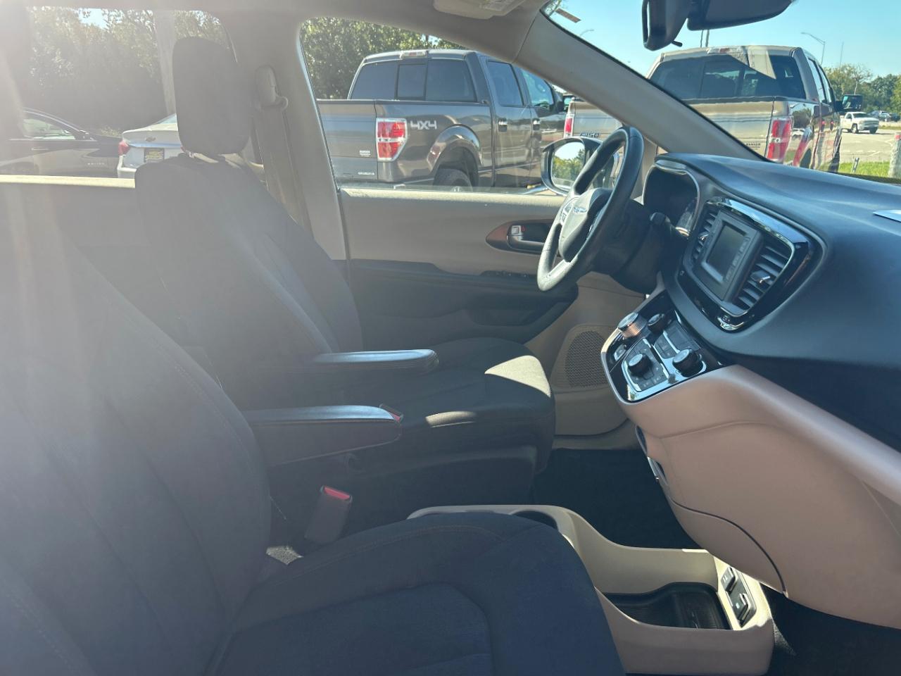 Chrysler Pacifica Touring FWD 2017