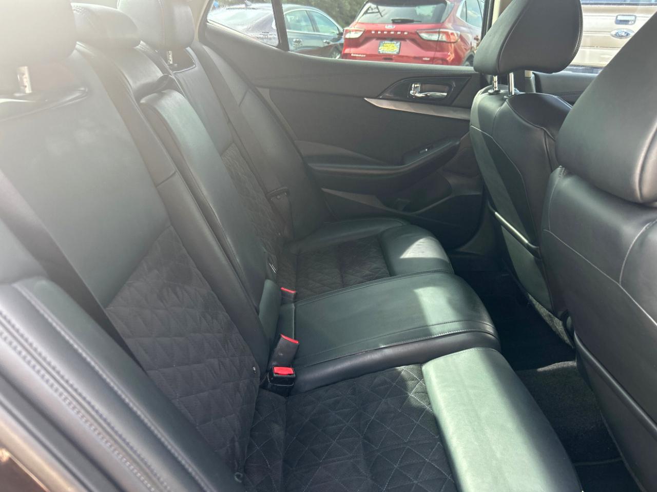 Nissan Maxima 4dr Sdn 3.5 SR 2016