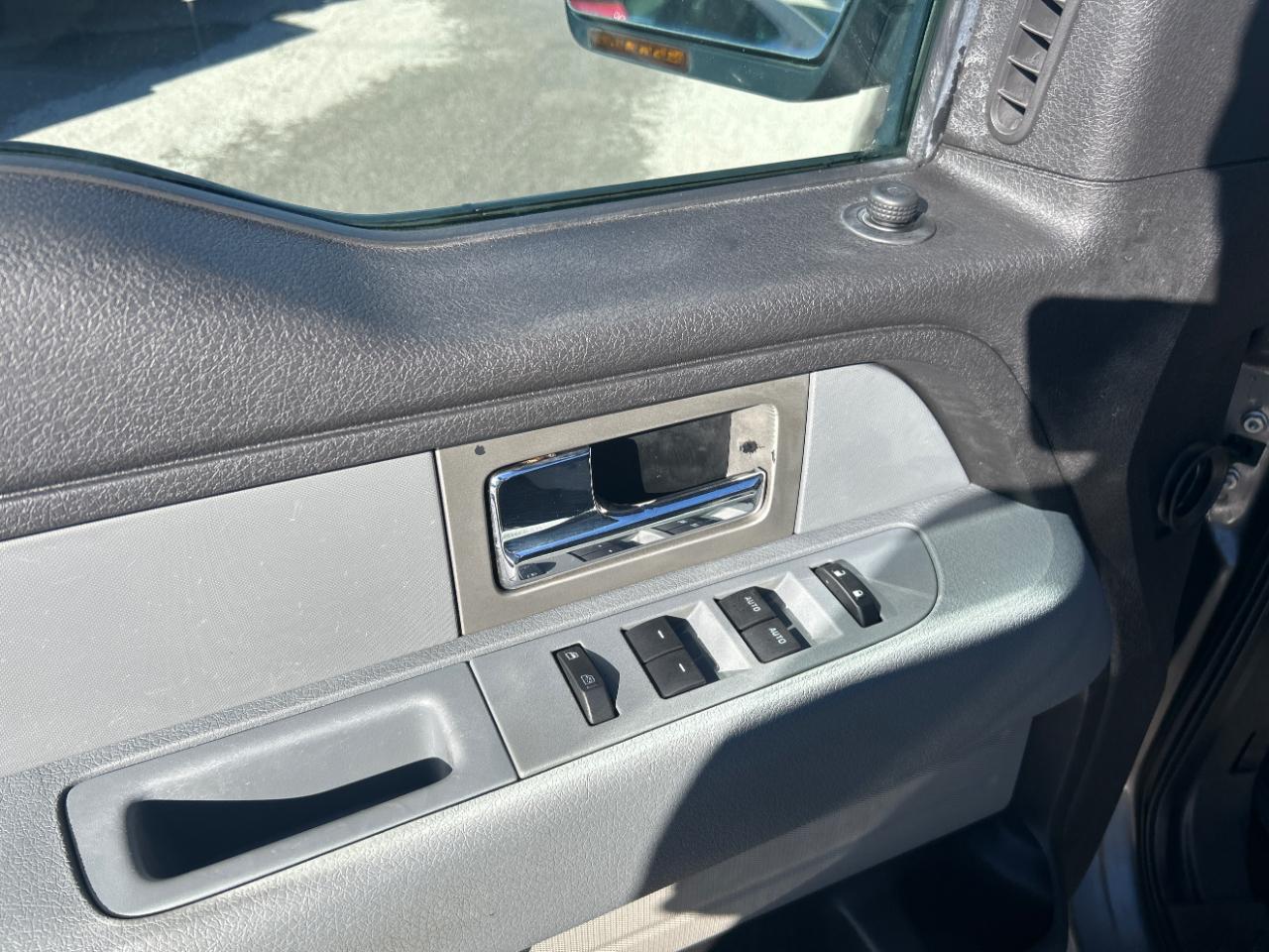 Ford F-150 4WD SuperCrew 145" XL 2011