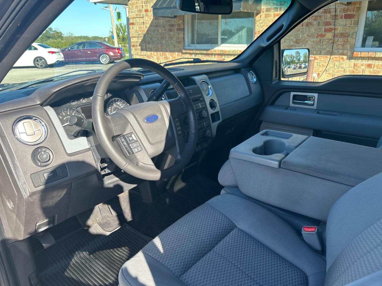 Ford F-150 4WD SuperCrew 145" XL 2011