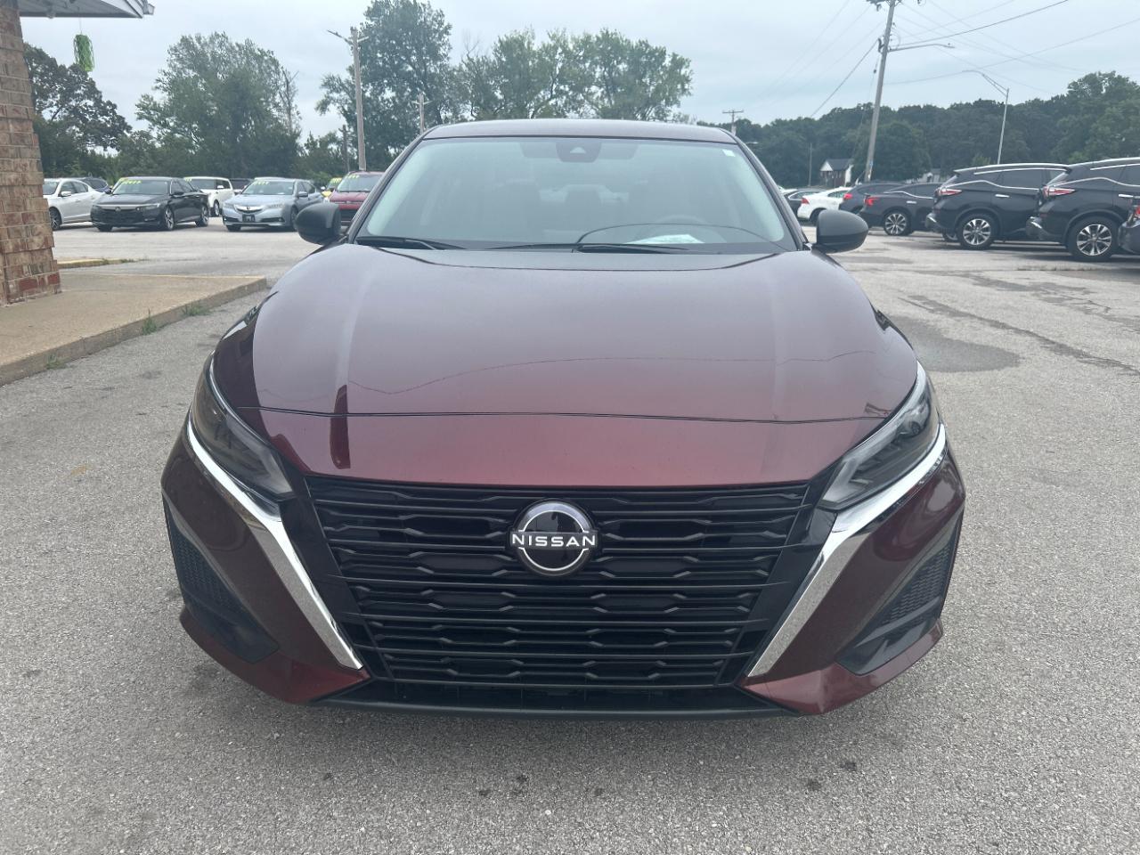 Nissan Altima photo 2