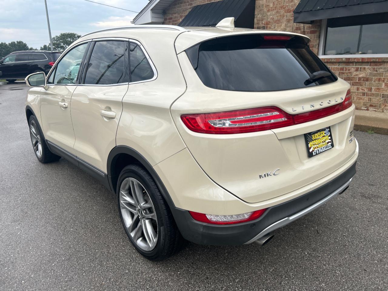 Lincoln MKC photo 9