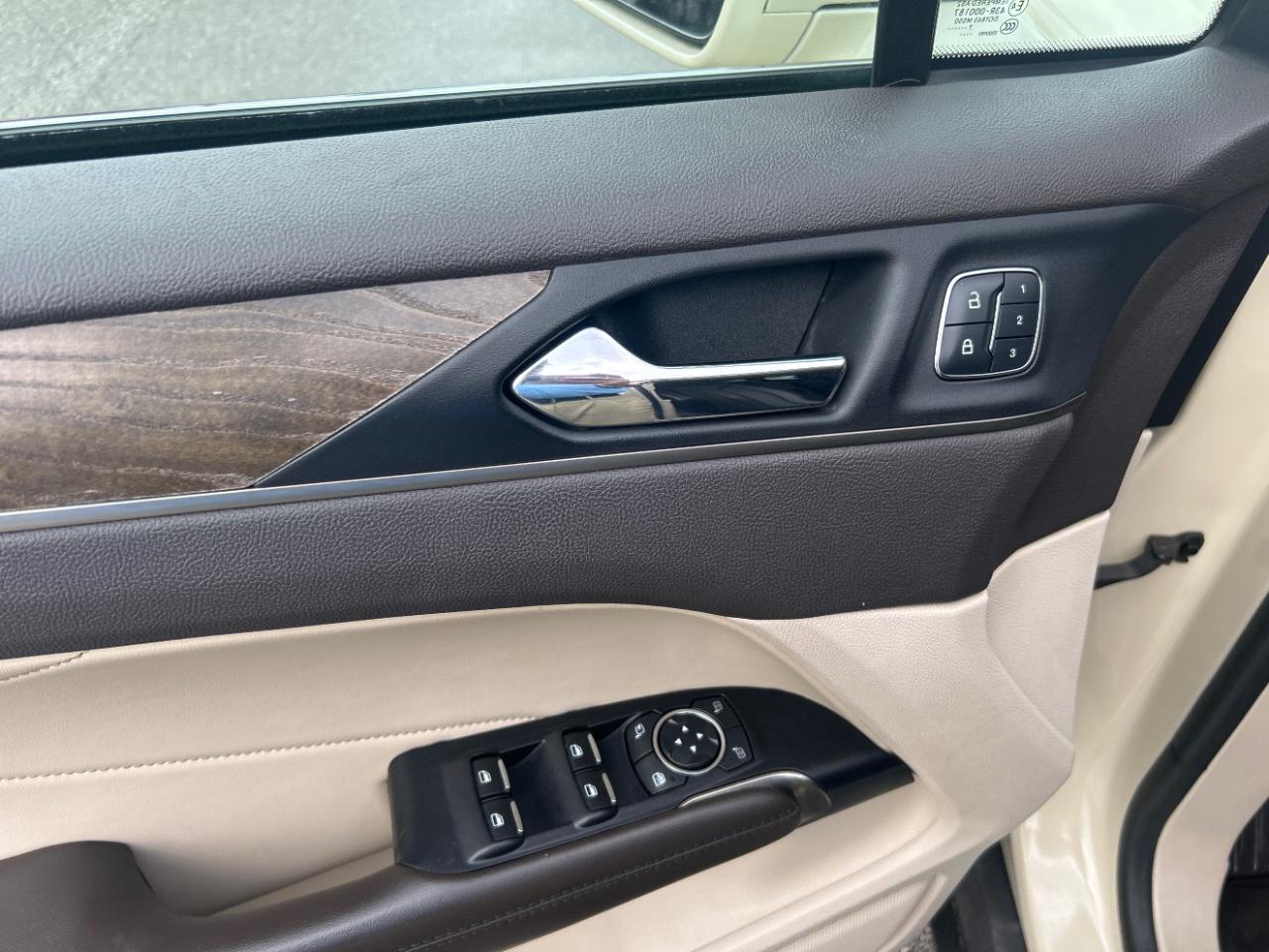 Lincoln MKC photo 12