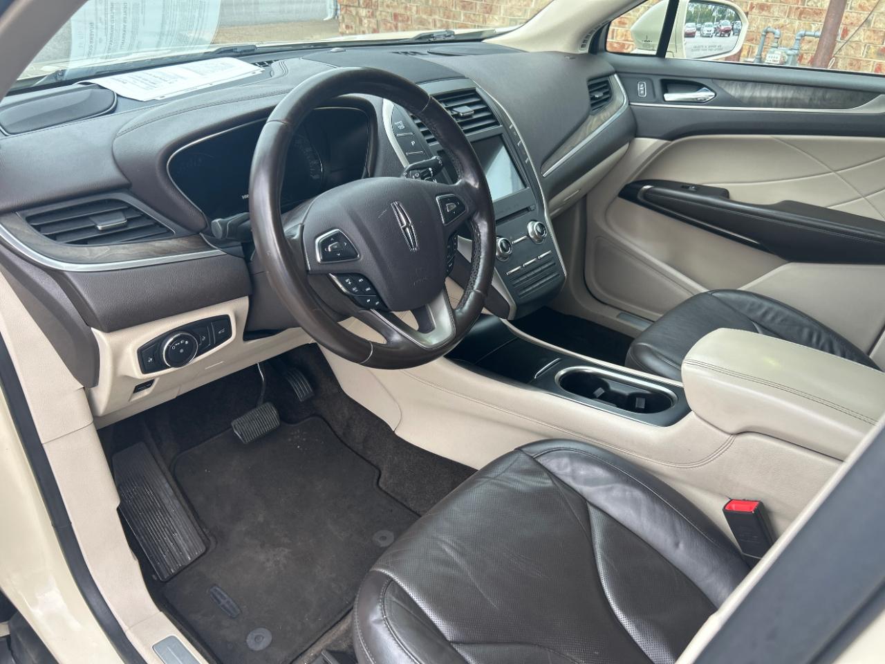 Lincoln MKC photo 18