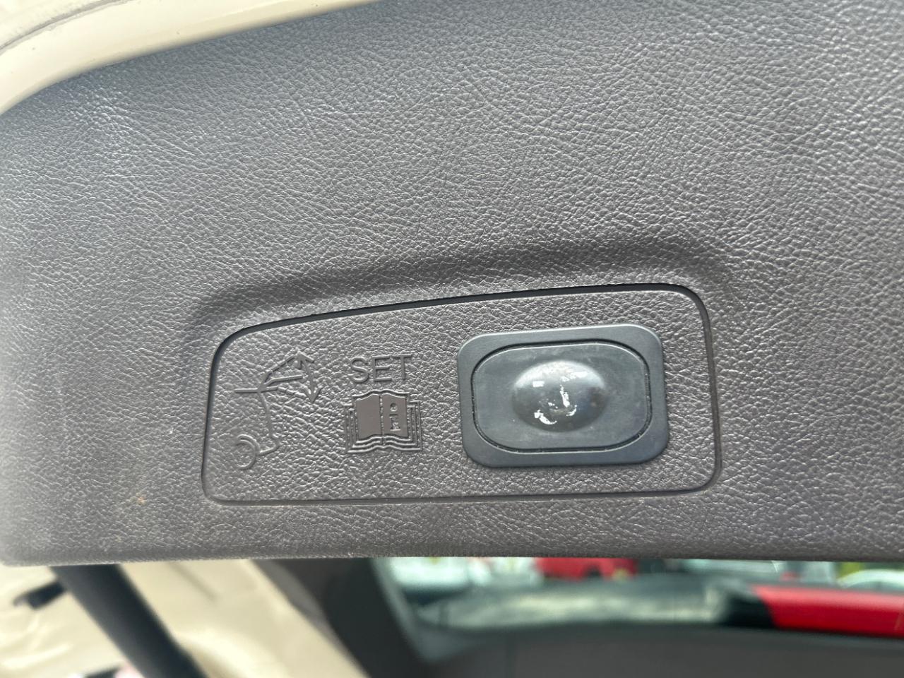 Lincoln MKC photo 23