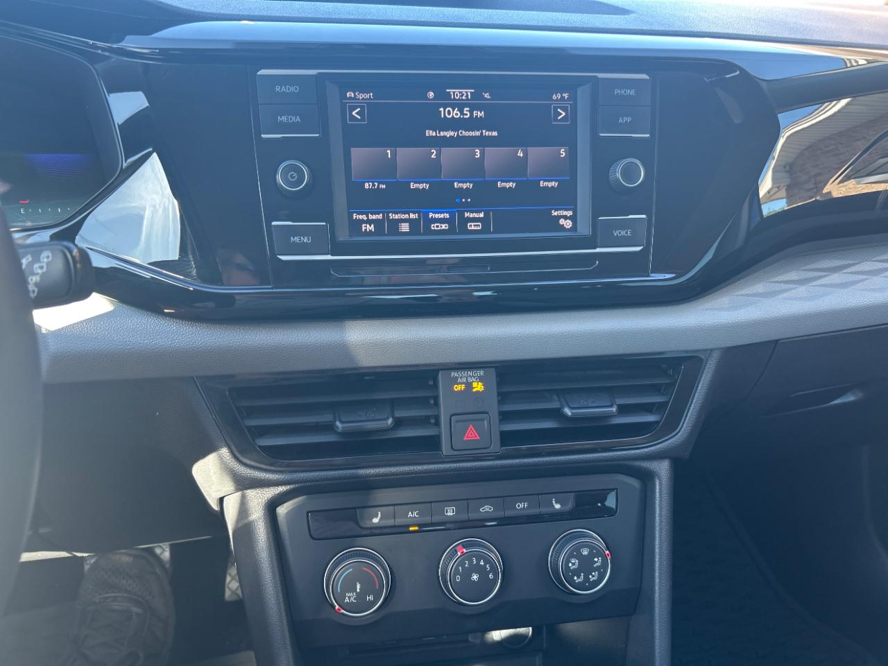 Volkswagen Taos photo 13