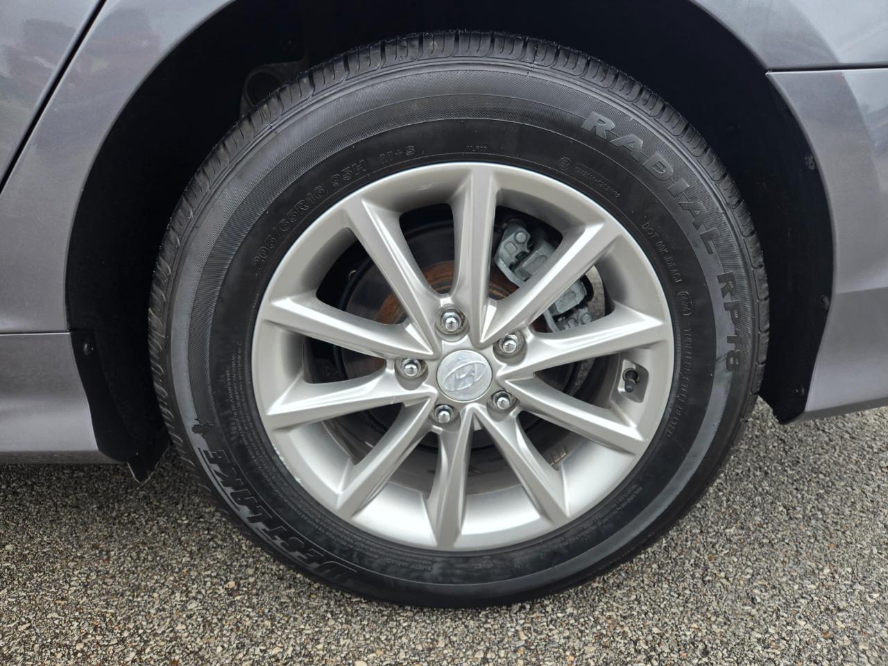 Hyundai Sonata photo 9