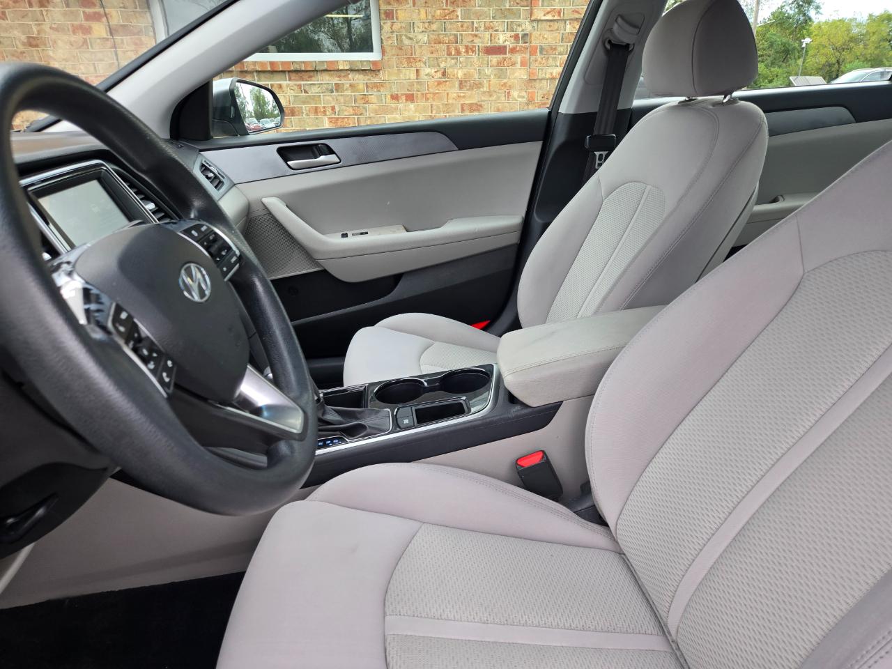 Hyundai Sonata photo 17