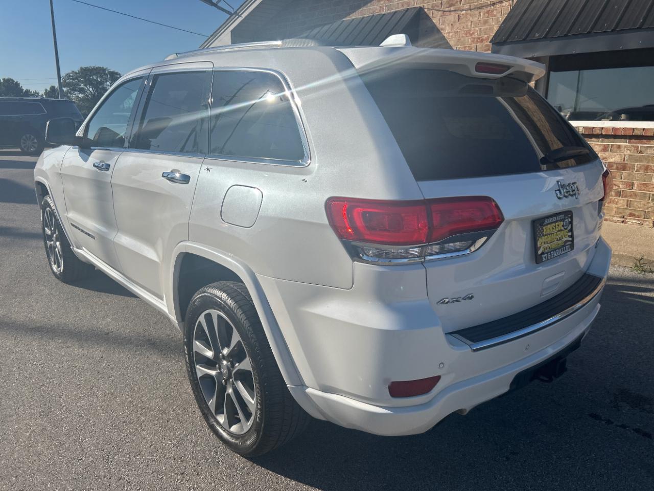 Jeep Grand Cherokee photo 9