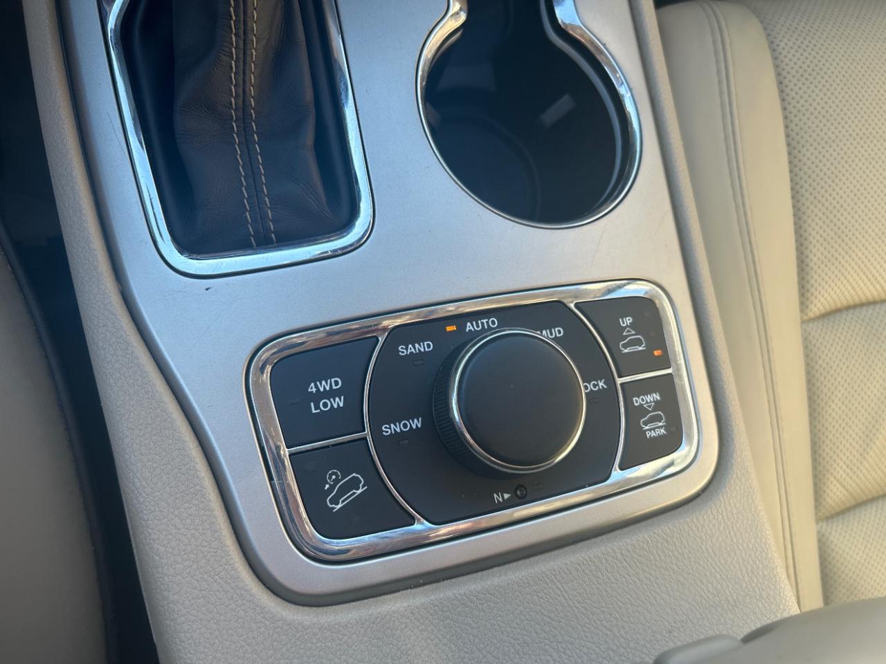 Jeep Grand Cherokee photo 14
