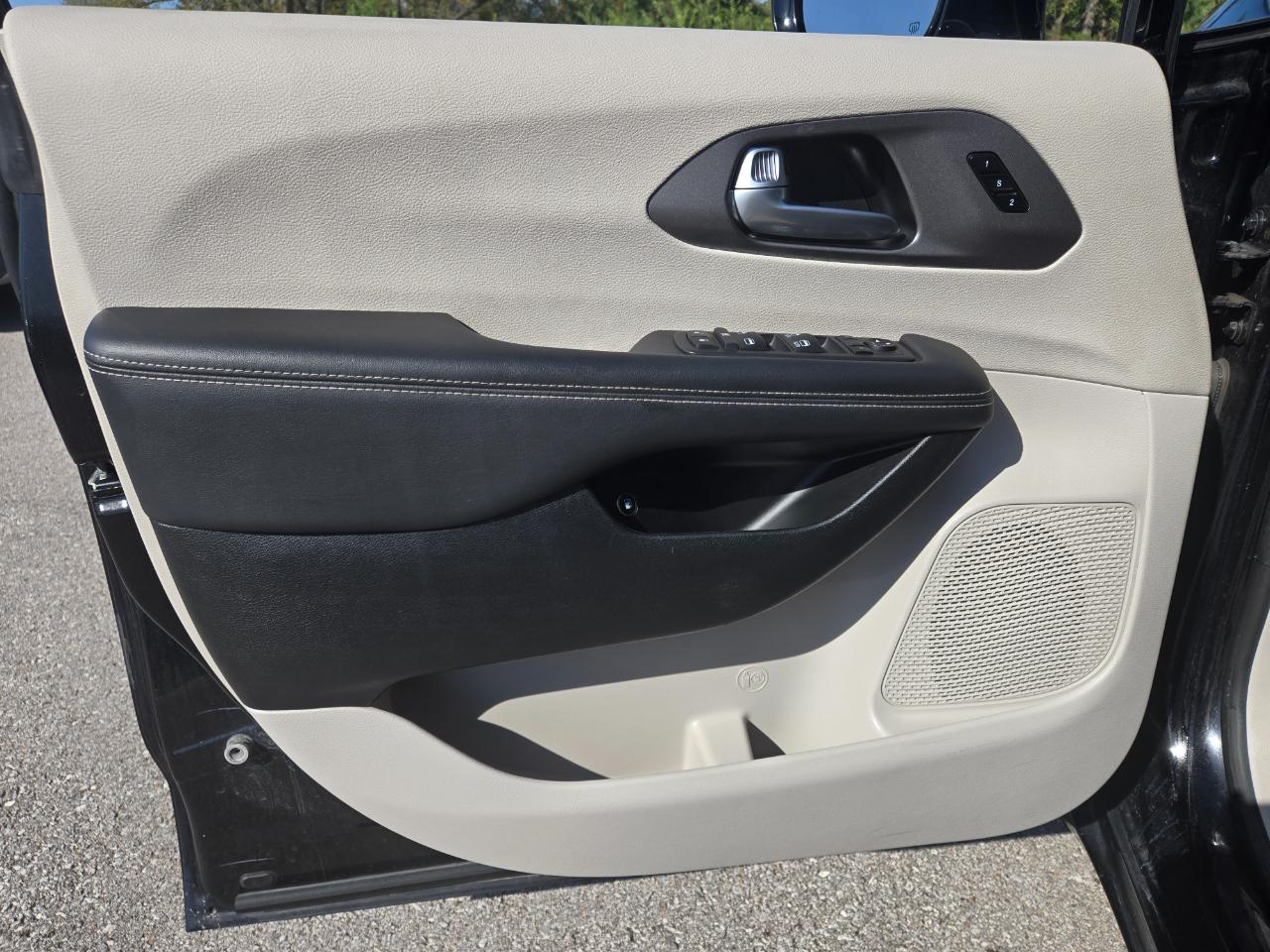Chrysler Pacifica Hybrid Select FWD 2024