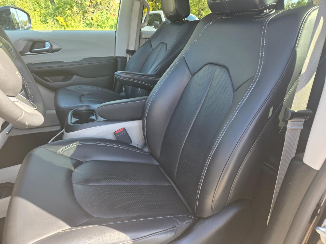 Chrysler Pacifica Hybrid Select FWD 2024