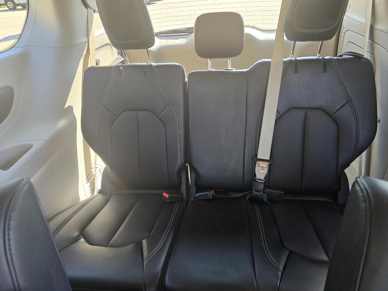 Chrysler Pacifica Hybrid Select FWD 2024