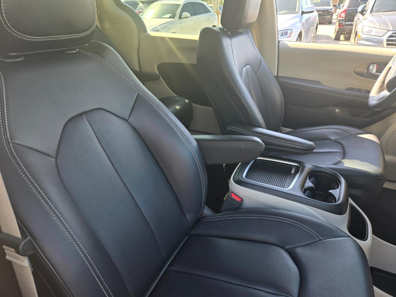 Chrysler Pacifica Hybrid Select FWD 2024